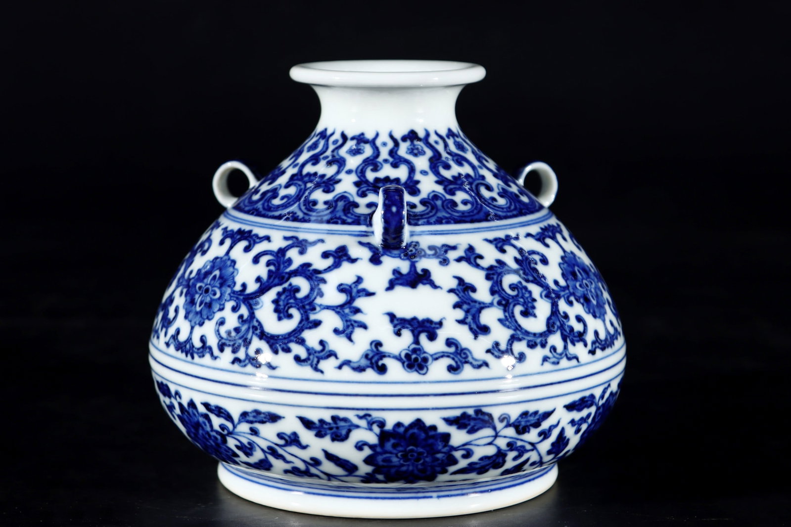 An Exquisite Blue and White Lotus Pattern Vase - 6