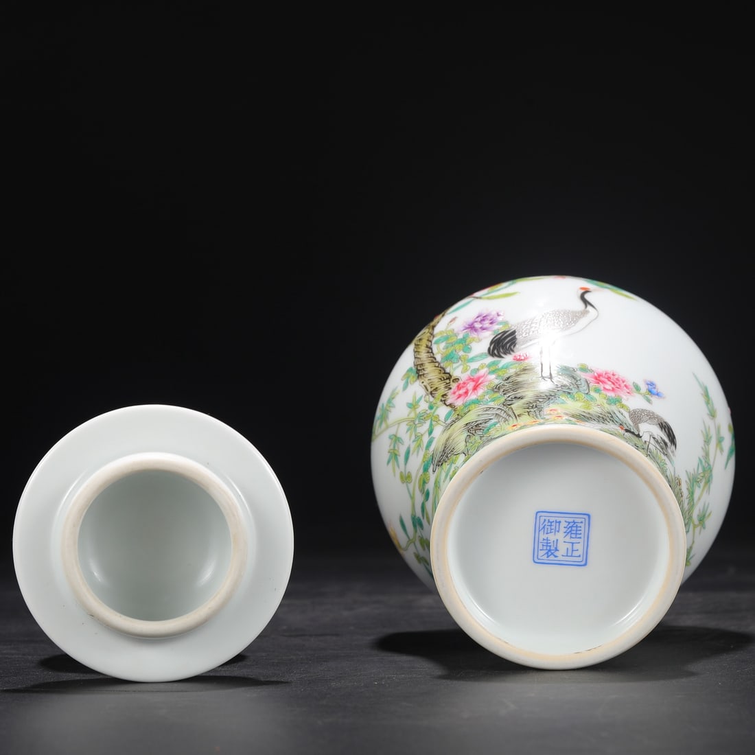 An Exquisite Enamel Flower and Bird Pattern Jar - 9