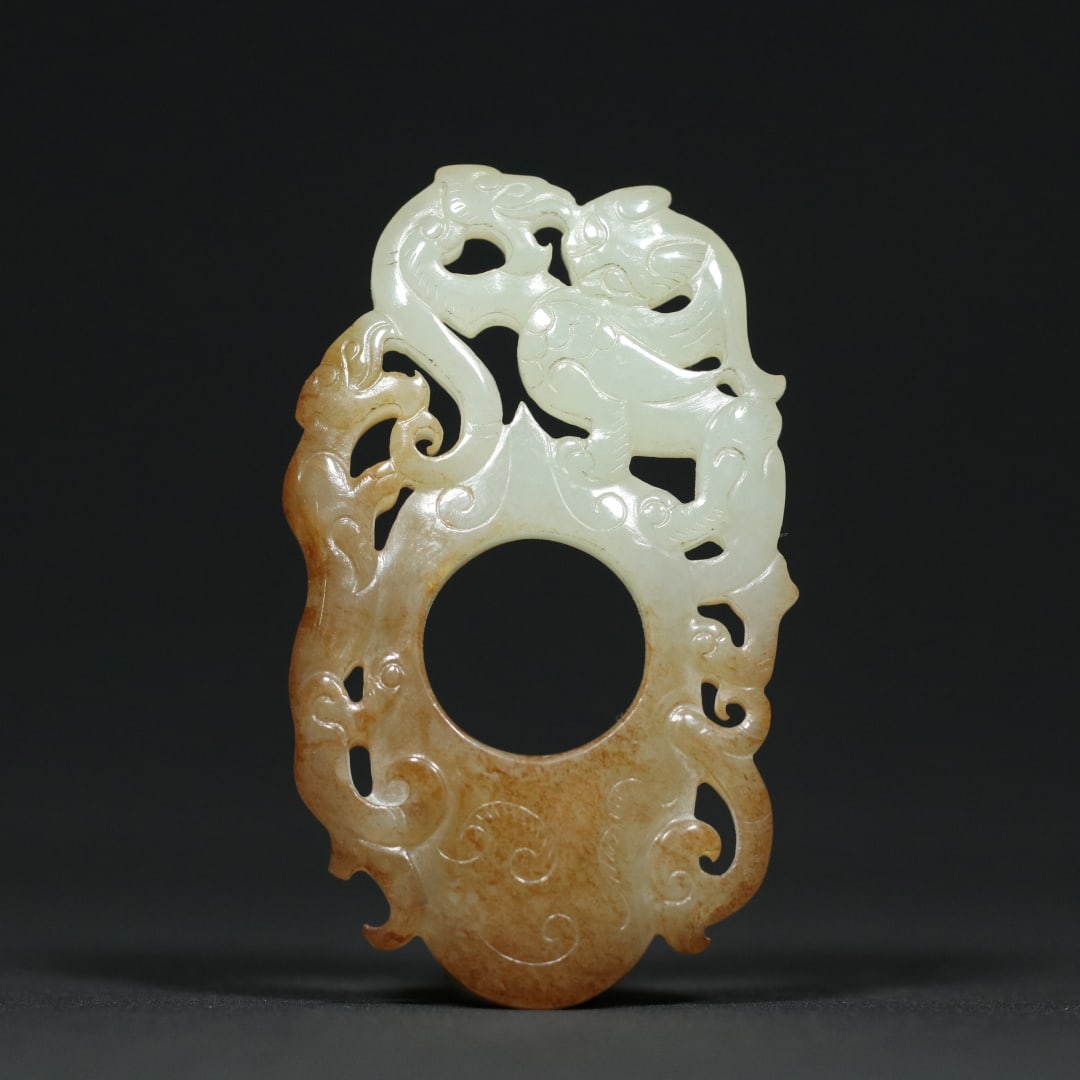 An Exquisite White Jade Dragon and Phoenix Pattern Pendant: An Exquisite White Jade Dragon and Phoenix Pattern Pendant Han Dynasty, China Size:6.4cmx3.9cmx0.7cm Weight:23.9g (The Dimensions Of All Batches Are Manually Measured.If You Need More Detailed