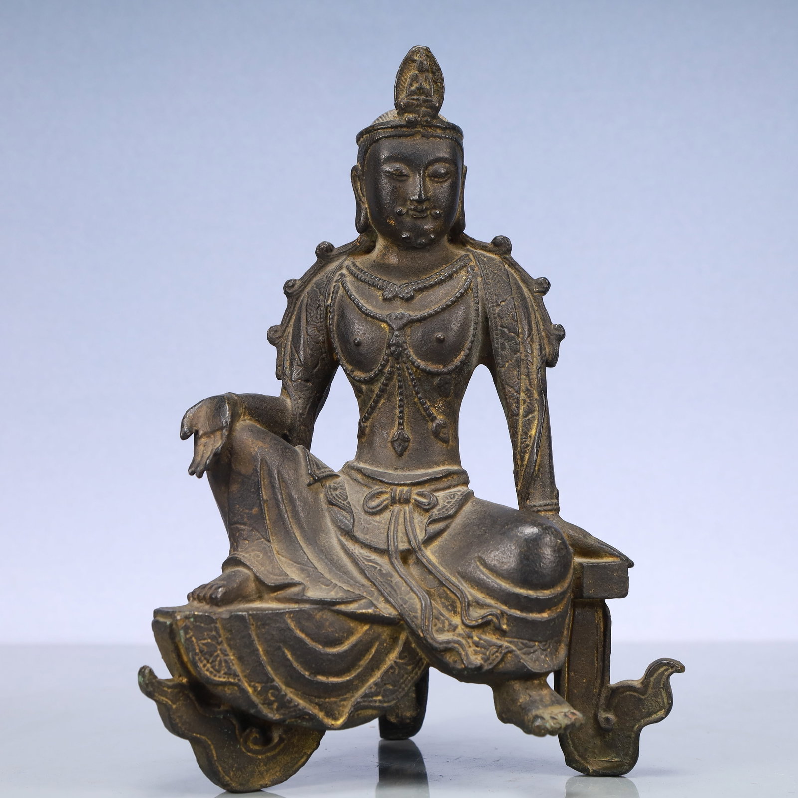An Exquisite Bronze Statue of Amitayus: An Exquisite Bronze Statue of Amitayus Ming Dynasty, China Size:17cmx15cmx24cm Weight:2150g (The Dimensions Of All Batches Are Manually Measured.If You Need More Detailed Information, Please Contact