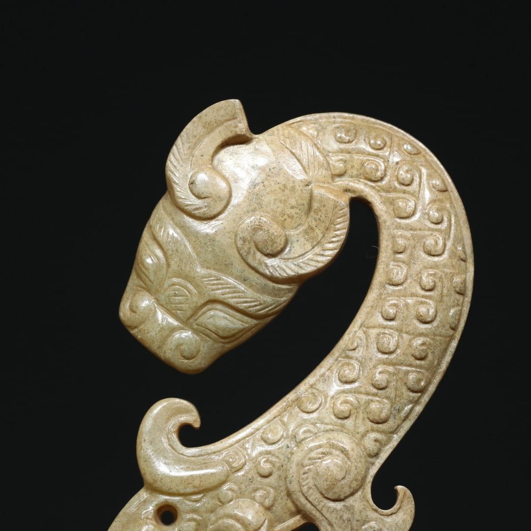An Exquisite White Jade Dragon Pendant - 4