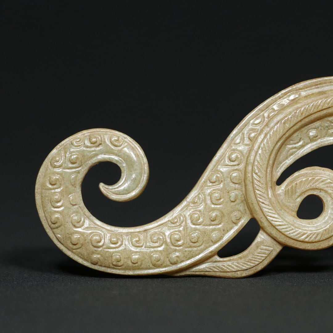 An Exquisite White Jade Dragon Pendant - 7