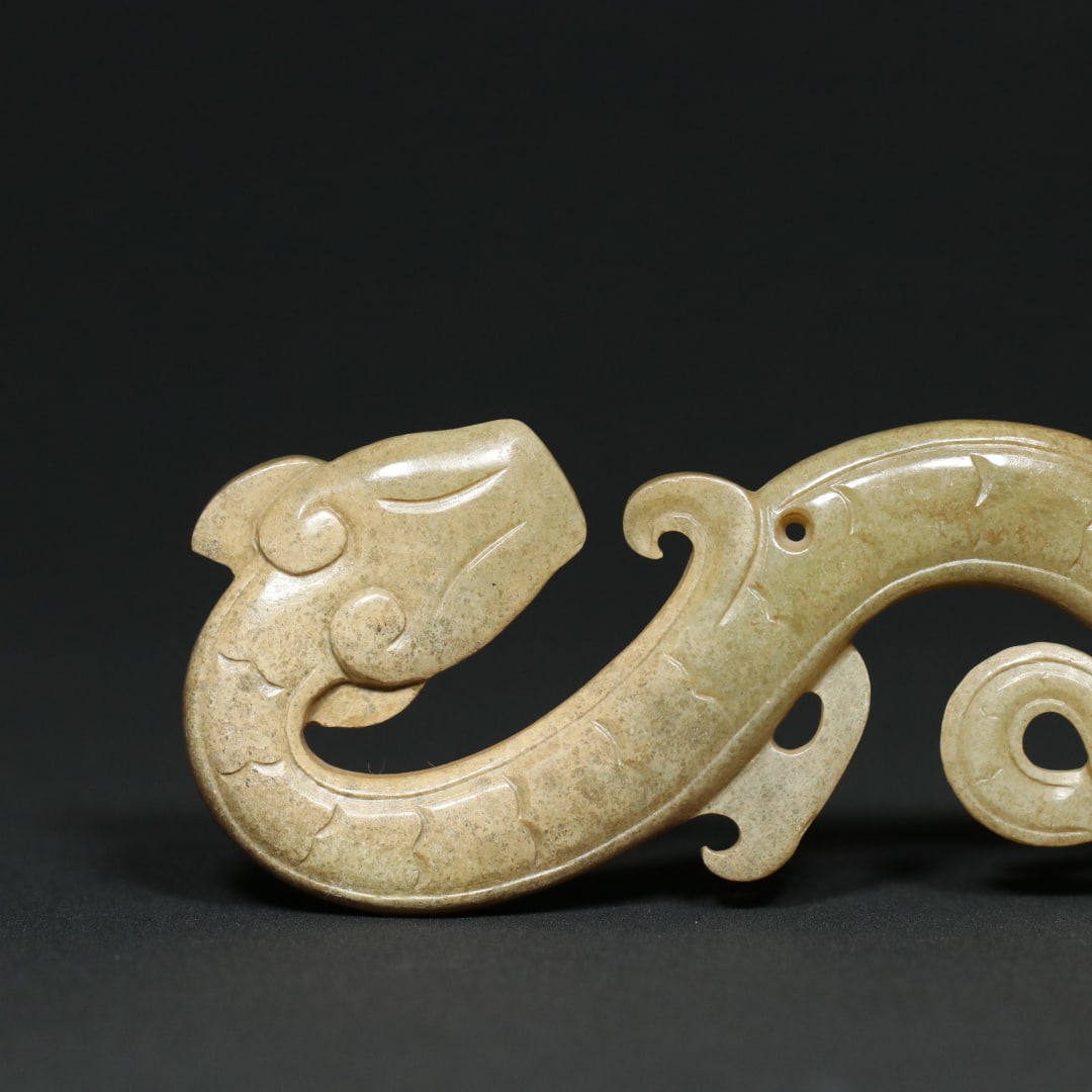 An Exquisite White Jade Dragon Pendant - 8