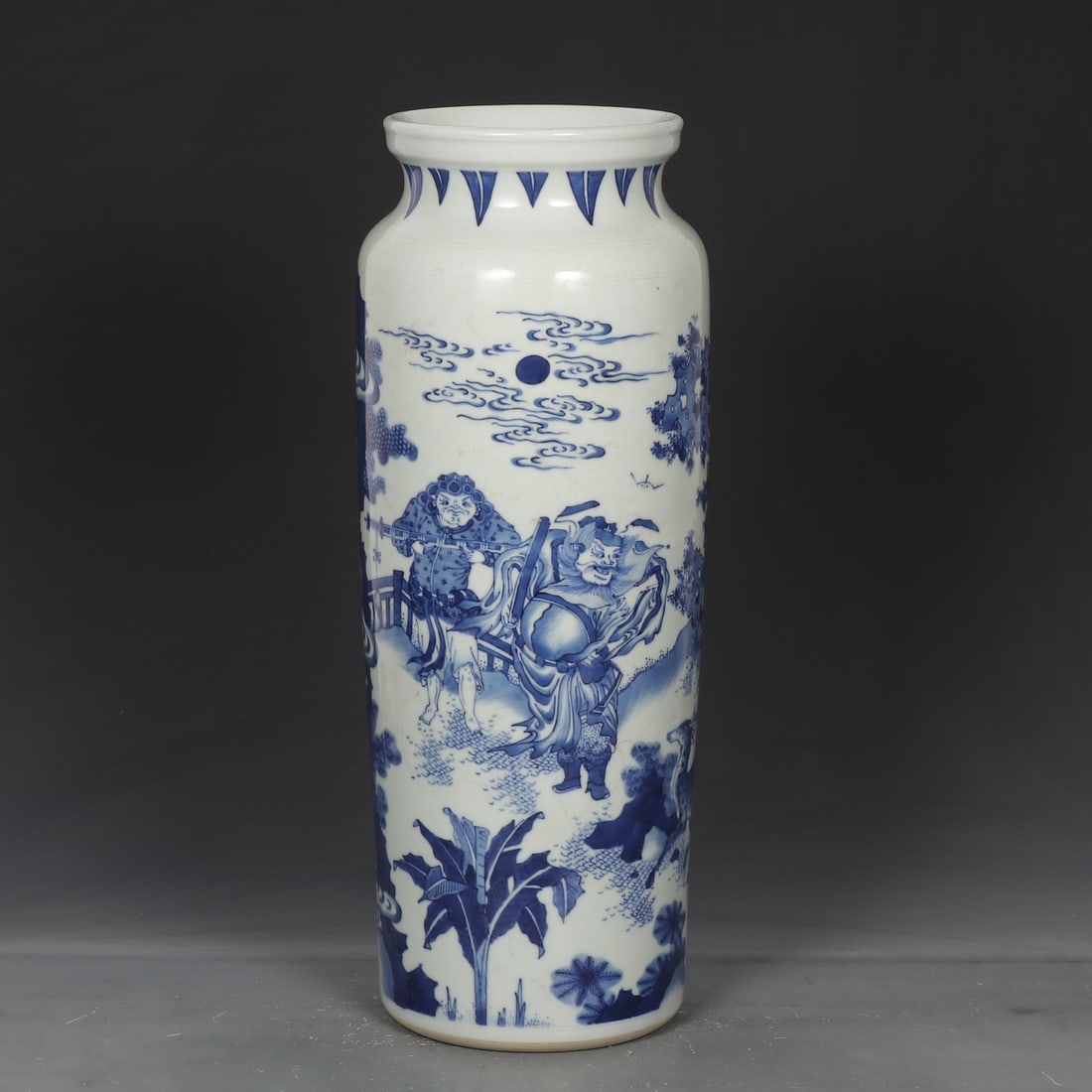 An Exquisite Blue and White Character and Story Pattern Brush Pot: An Exquisite Blue and White Character and Story Pattern Brush Pot Ming Dynasty, China Size:43.3cmx16.5cm (The Dimensions Of All Batches Are Manually Measured.If You Need More Detailed Information,
