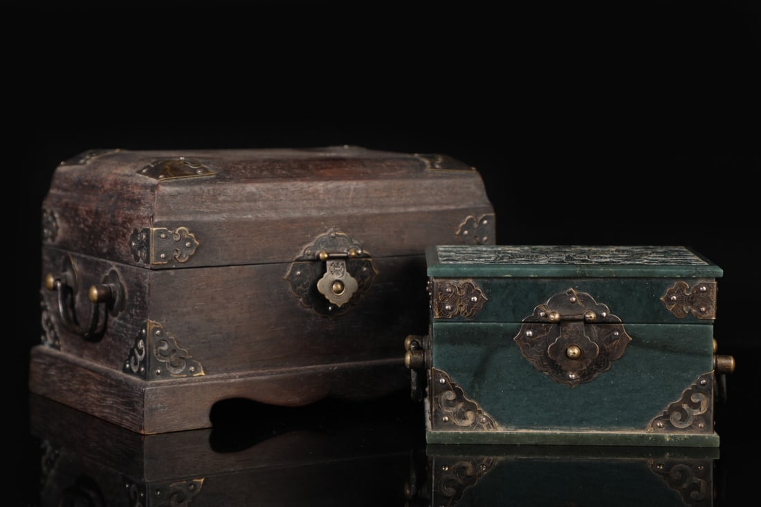 An Exquisite Jasper Dragon Pattern Box: An Exquisite Jasper Dragon Pattern Box Qing Dynasty, China Qianlong Four-character Mark Size:8cmx13cm Weight:1088g (The Dimensions Of All Batches Are Manually Measured.If You Need More Detailed
