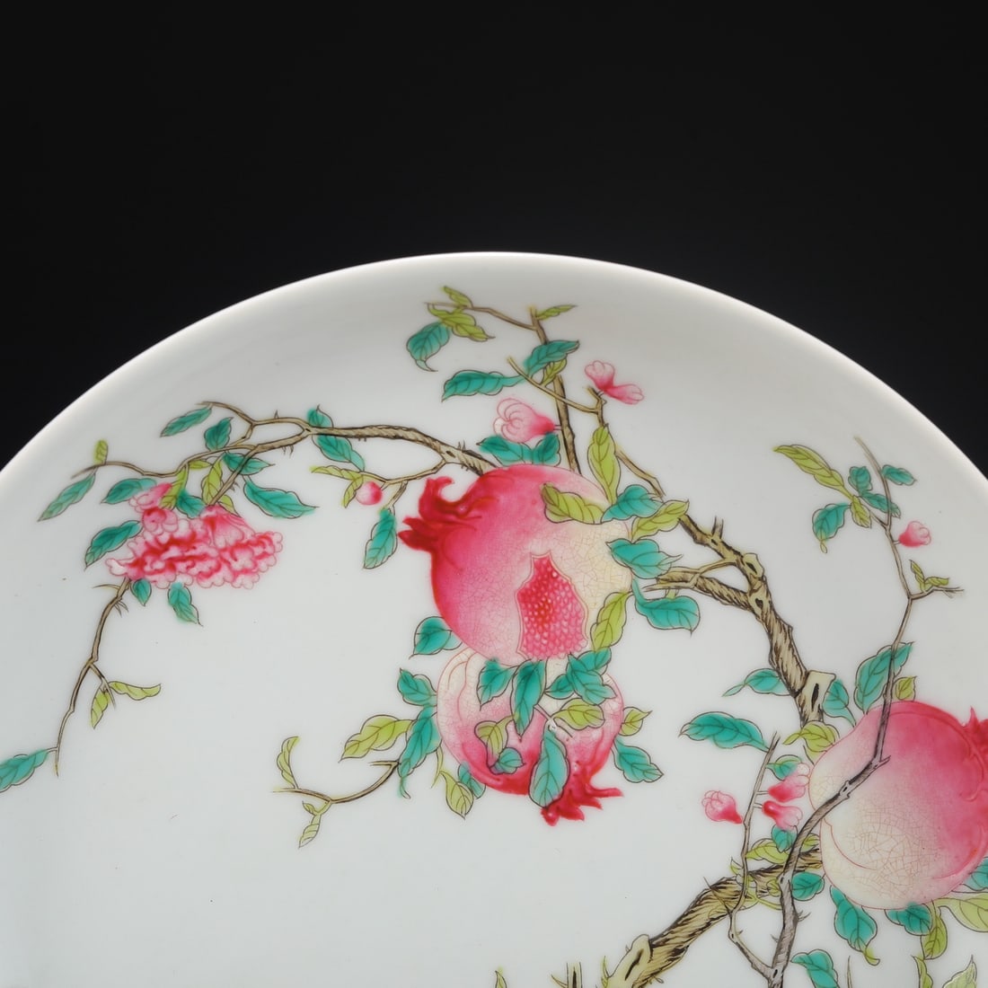 An Exquisite Enamel Flower and Fruit Pattern Plate - 3