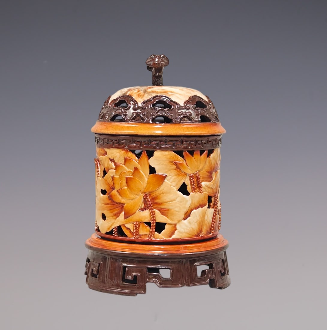 An Exquisite Iron-Red Flower Pattern Censer - 2