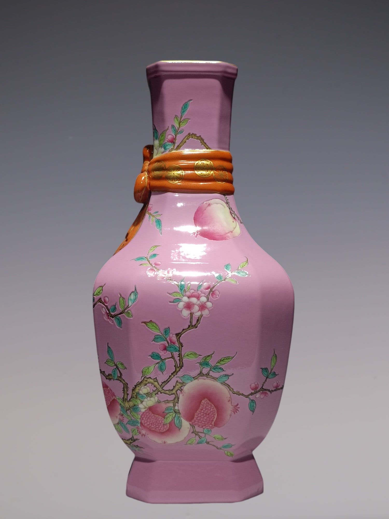 An Exquisite Enamel Flower and Bird Pattern Vase - 4