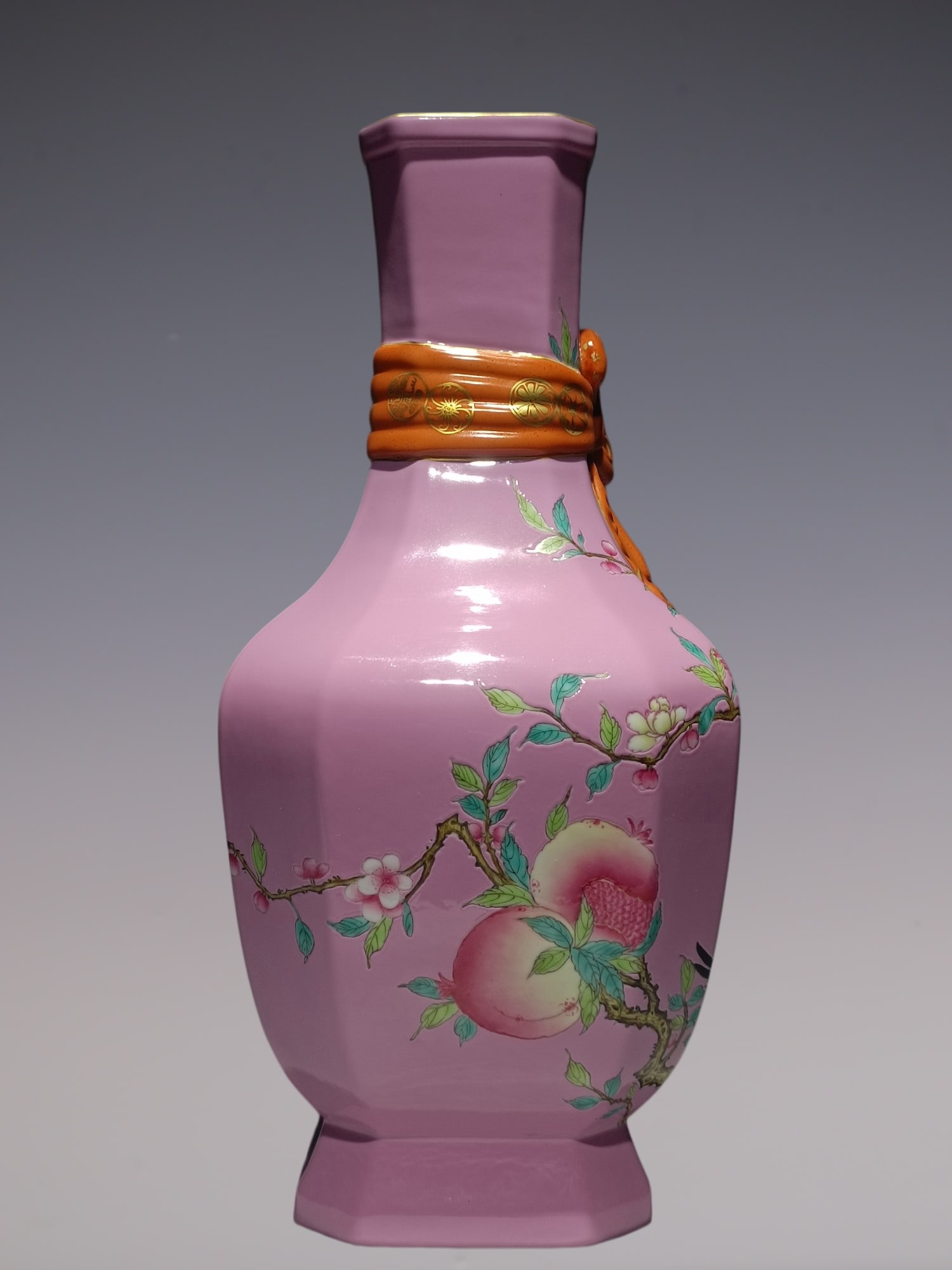 An Exquisite Enamel Flower and Bird Pattern Vase - 6