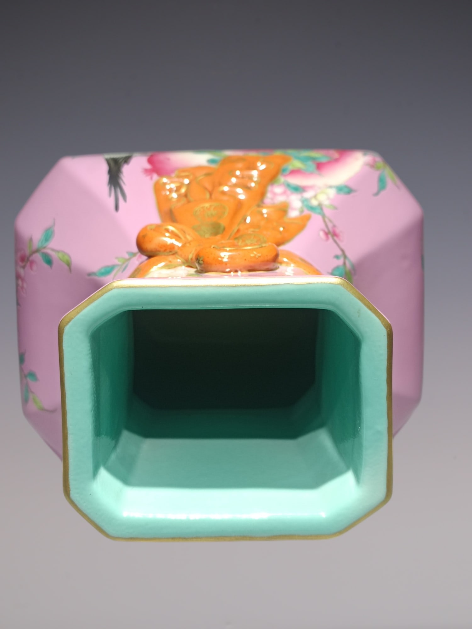 An Exquisite Enamel Flower and Bird Pattern Vase - 7