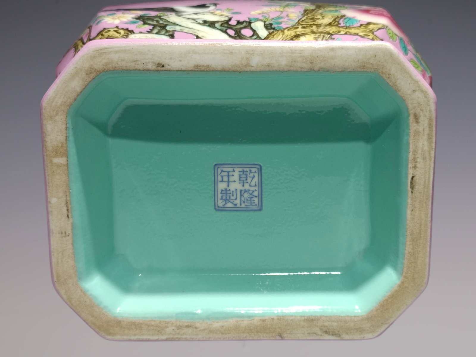 An Exquisite Enamel Flower and Bird Pattern Vase - 9