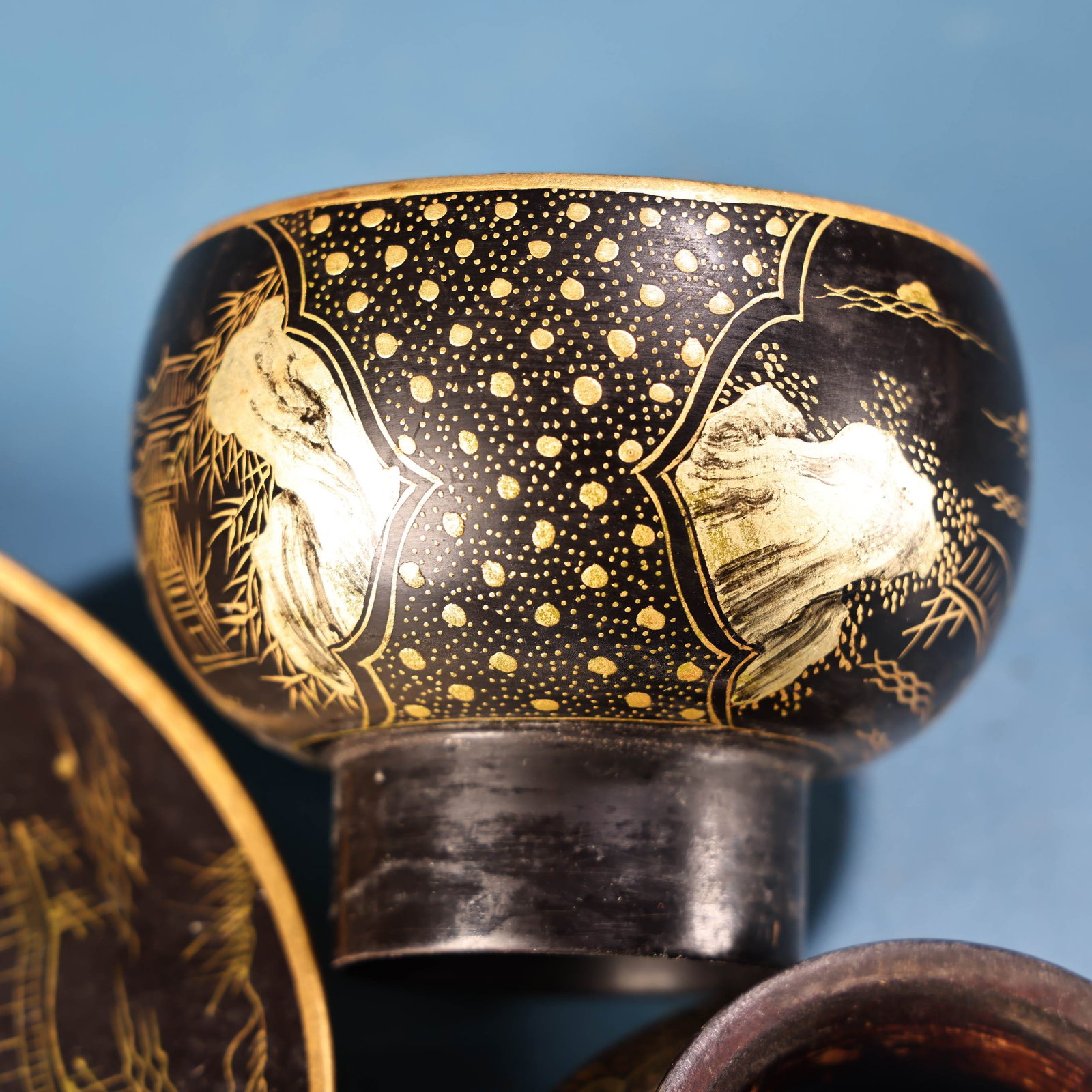 An Exquisite Black Lacquer Painted Gold Landscape Pattern Plate - 10