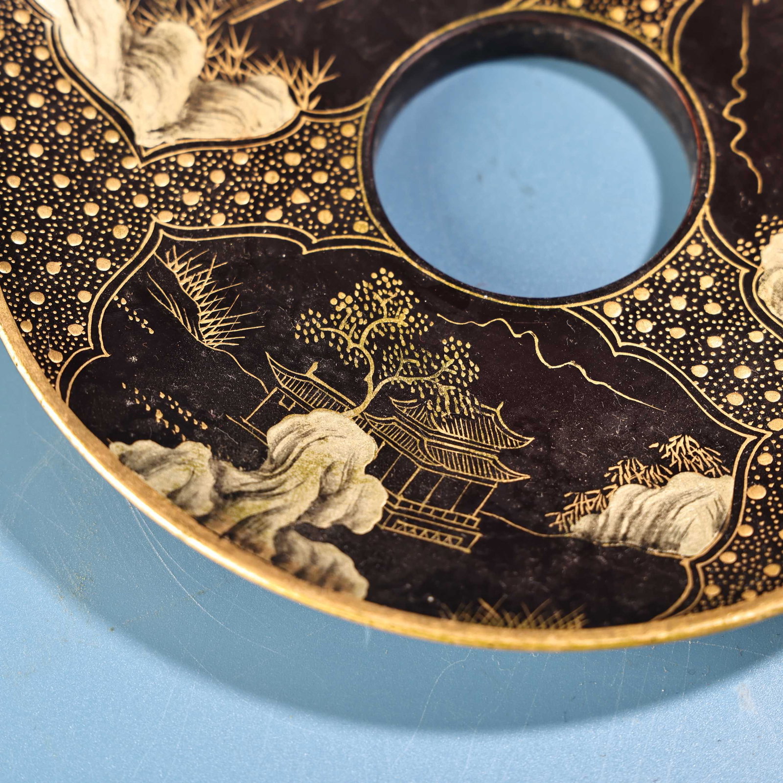 An Exquisite Black Lacquer Painted Gold Landscape Pattern Plate - 11