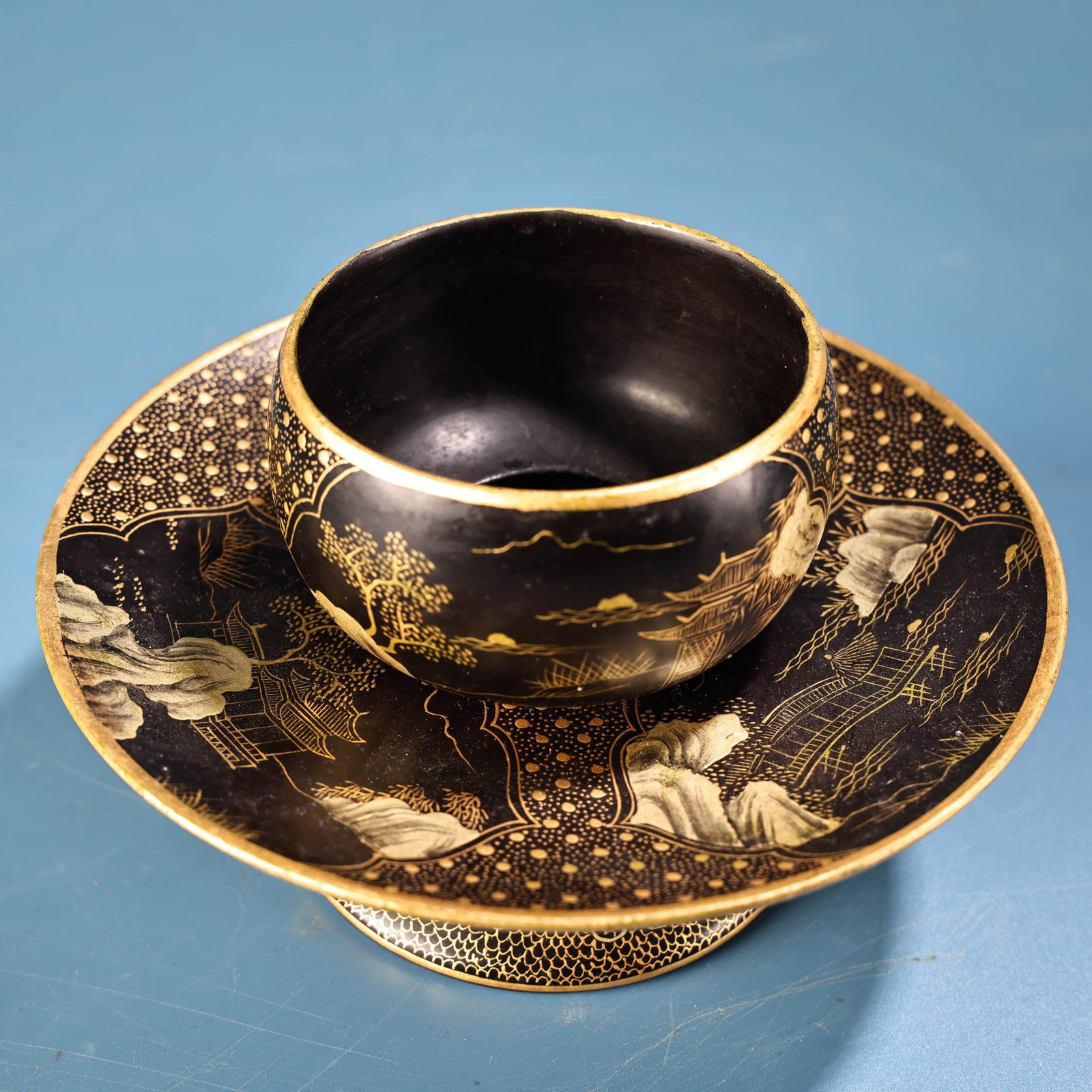 An Exquisite Black Lacquer Painted Gold Landscape Pattern Plate - 2