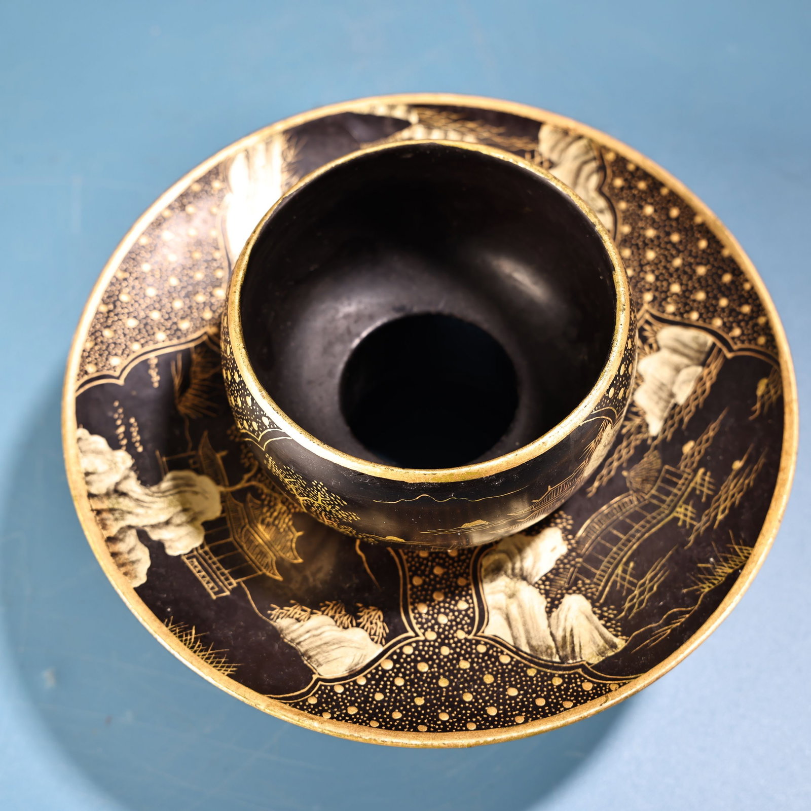 An Exquisite Black Lacquer Painted Gold Landscape Pattern Plate - 3
