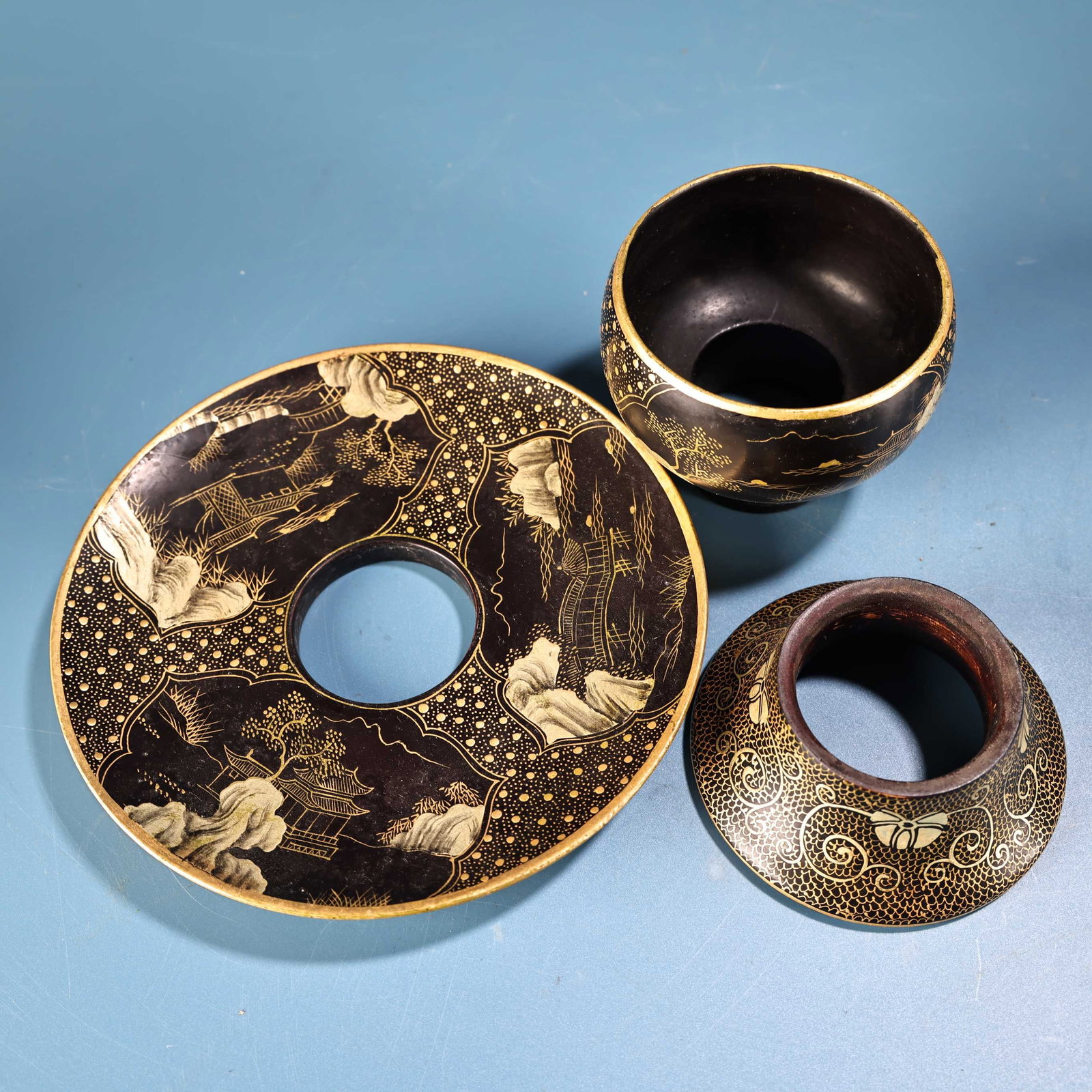 An Exquisite Black Lacquer Painted Gold Landscape Pattern Plate - 4