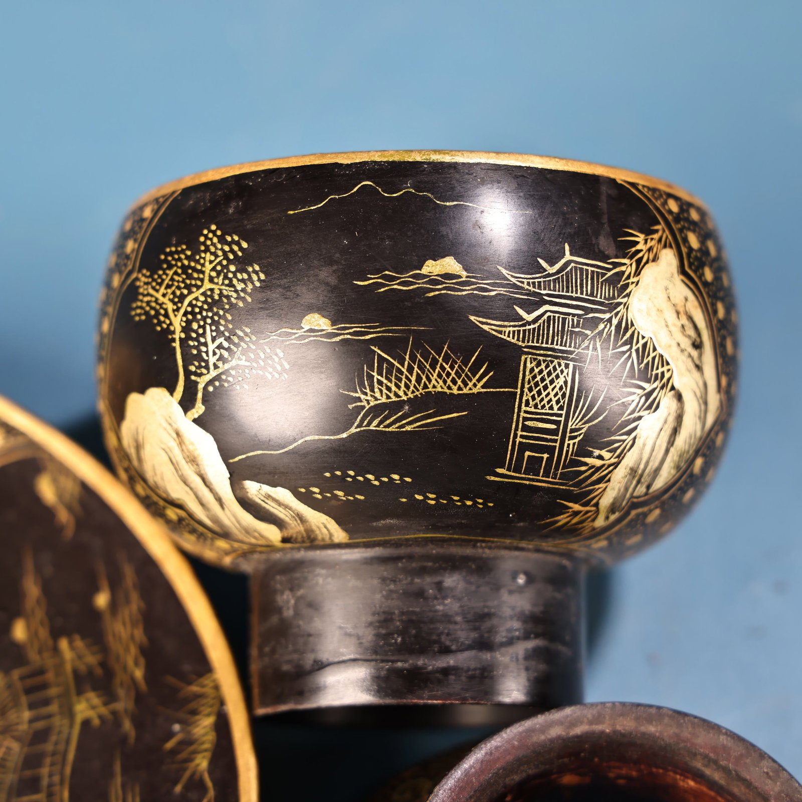 An Exquisite Black Lacquer Painted Gold Landscape Pattern Plate - 7