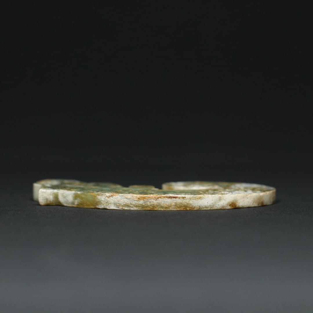 An Exquisite White Jade Dragon Pendant - 3