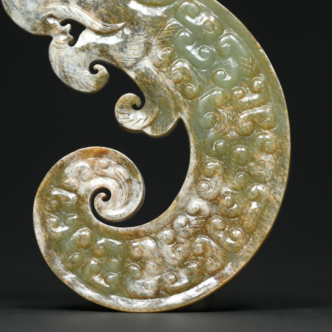 An Exquisite White Jade Dragon Pendant - 7