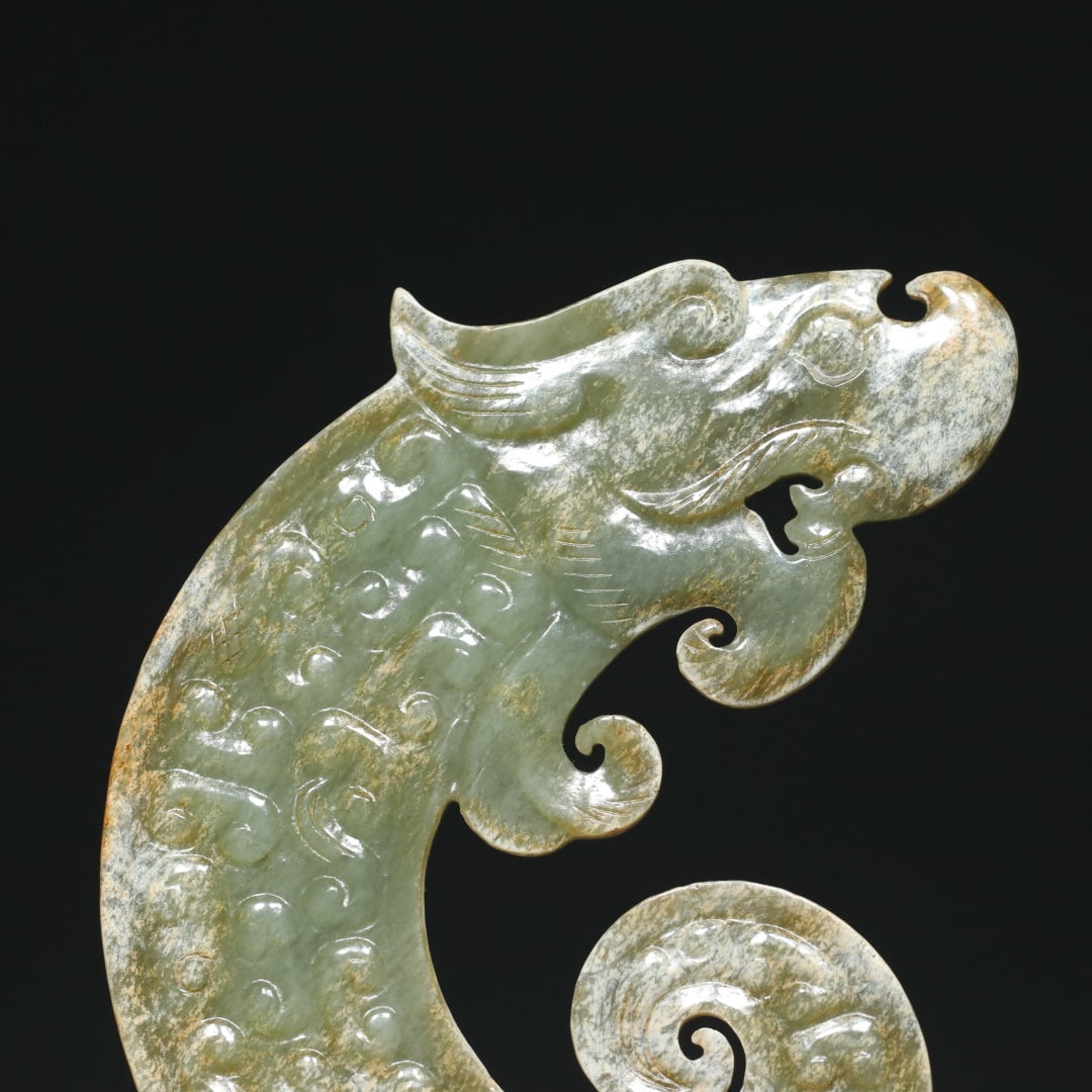 An Exquisite White Jade Dragon Pendant - 8