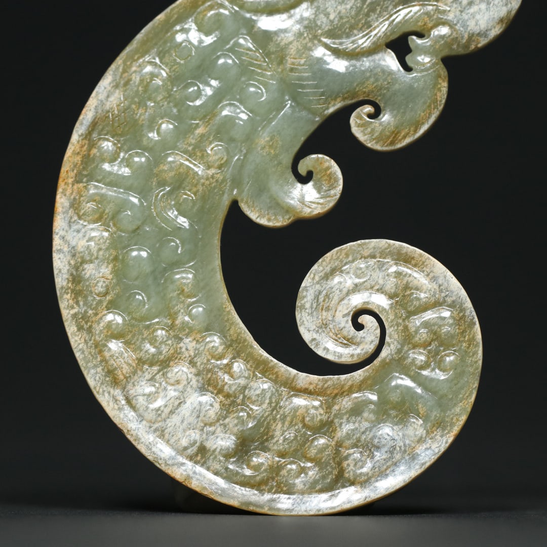 An Exquisite White Jade Dragon Pendant - 9