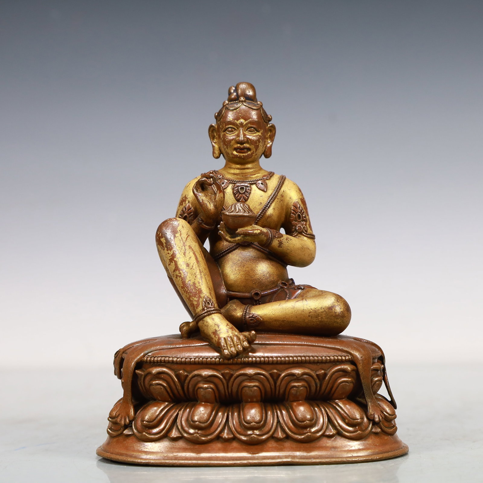 A Exquisite Coppery Statue of Mammon: A Exquisite Coppery Statue of Mammon Ming Dynasty, China Size:12cmx8.5cmx14.5cm Weight:750g (The Dimensions Of All Batches Are Manually Measured.If You Need More Detailed Information, Please Contact