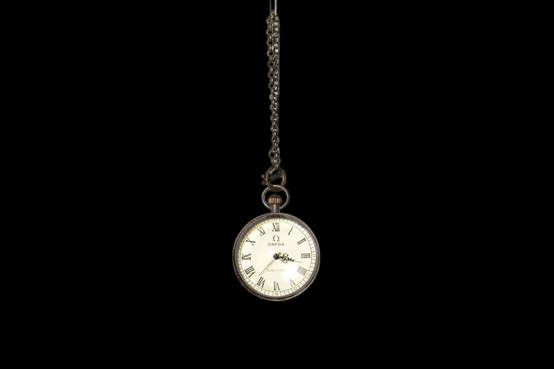 An Exquisite Bronze Inlaid Crystal Pocket watch: An Exquisite Bronze Inlaid Crystal Pocket watch Qing Dynasty, China Size:5.8cm (The Dimensions Of All Batches Are Manually Measured.If You Need More Detailed Information, Please Contact Our Customer S