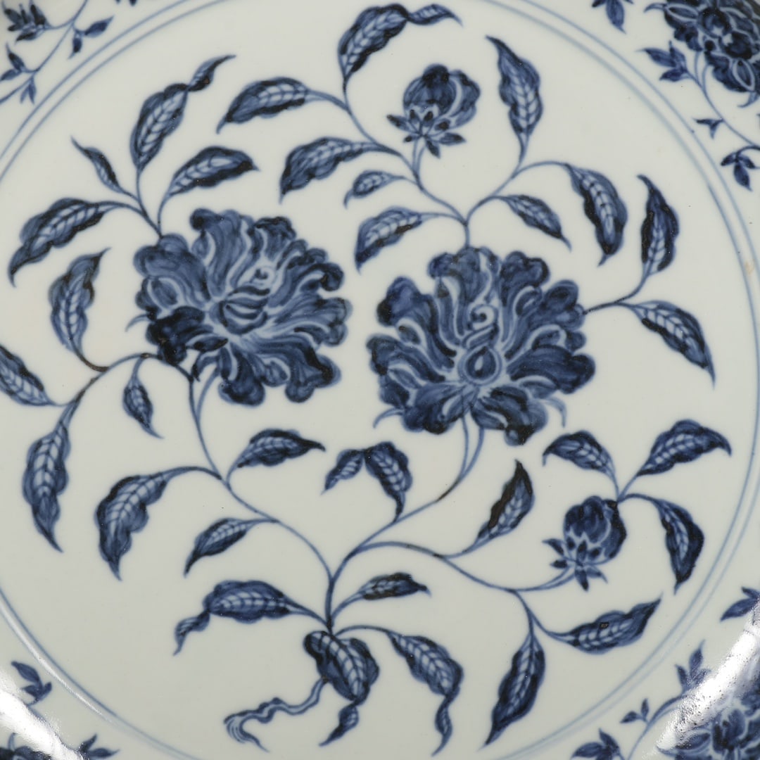 An Exquisite Blue and White Flower Pattern Plate - 3
