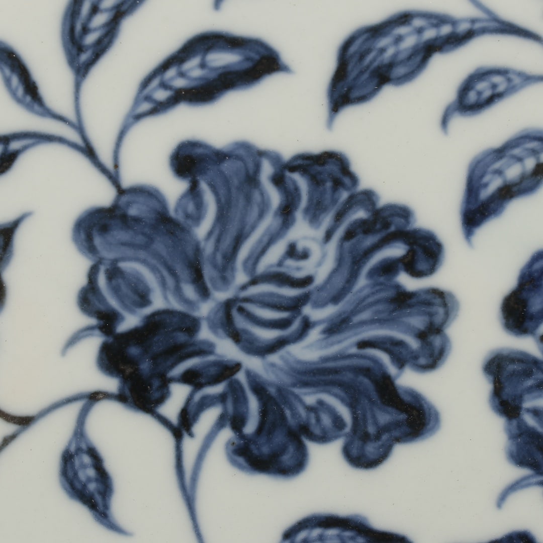 An Exquisite Blue and White Flower Pattern Plate - 4