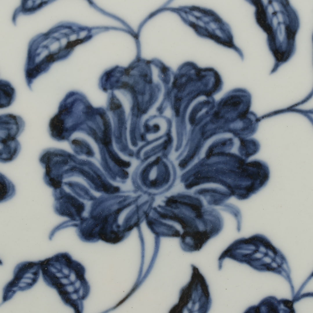 An Exquisite Blue and White Flower Pattern Plate - 5