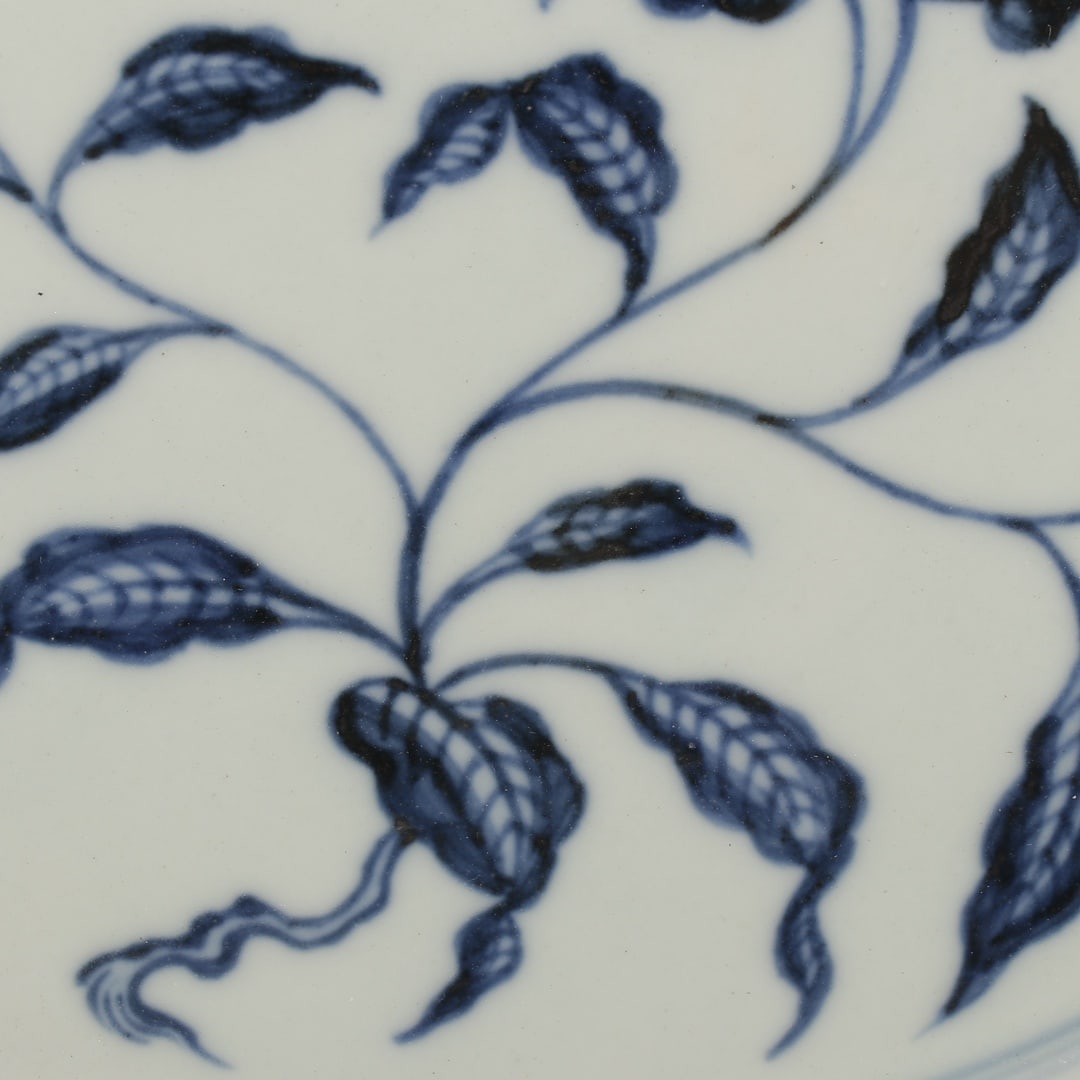 An Exquisite Blue and White Flower Pattern Plate - 6