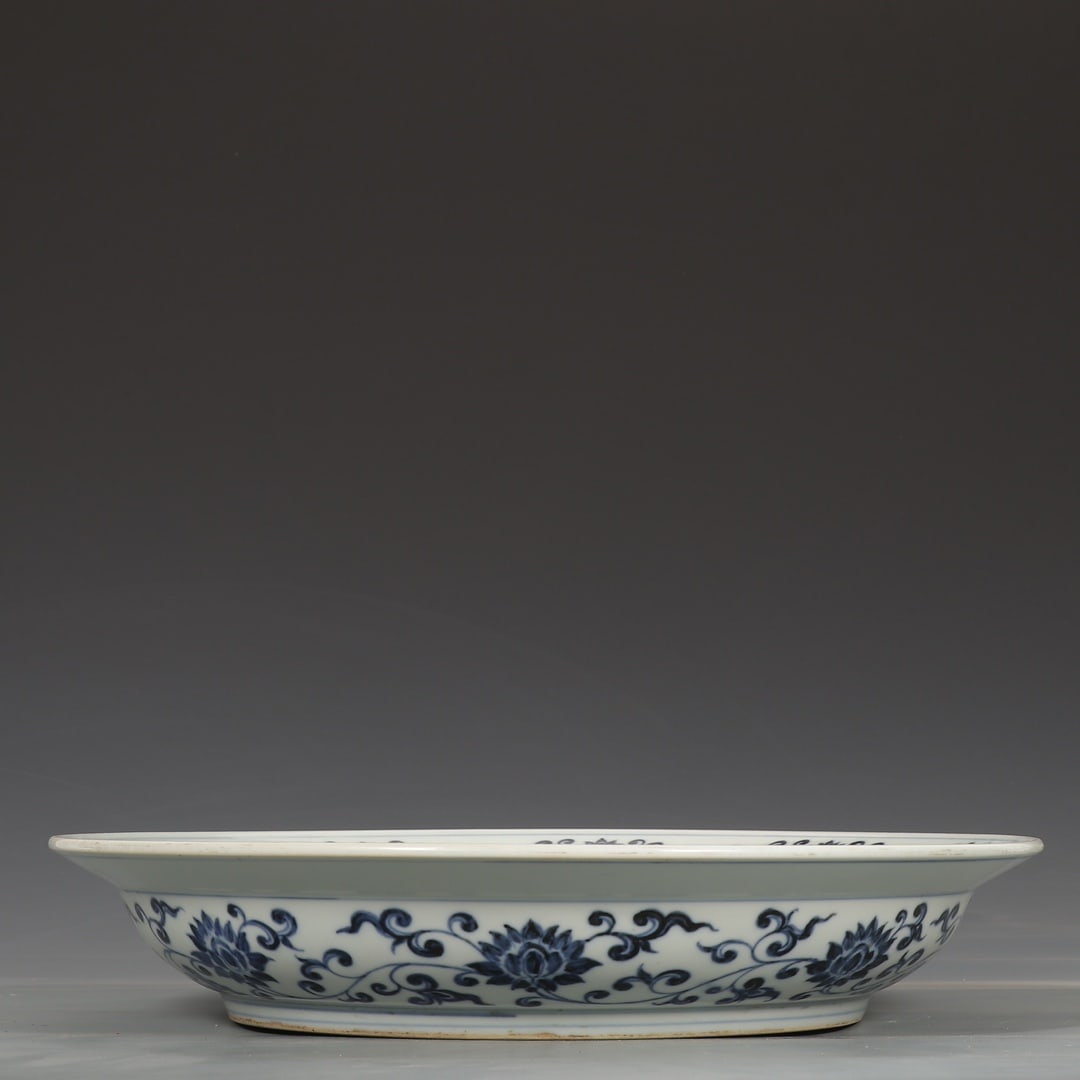An Exquisite Blue and White Flower Pattern Plate - 7