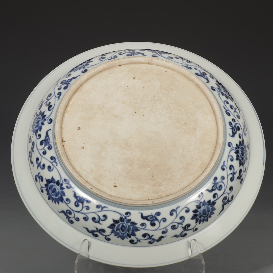 An Exquisite Blue and White Flower Pattern Plate - 8