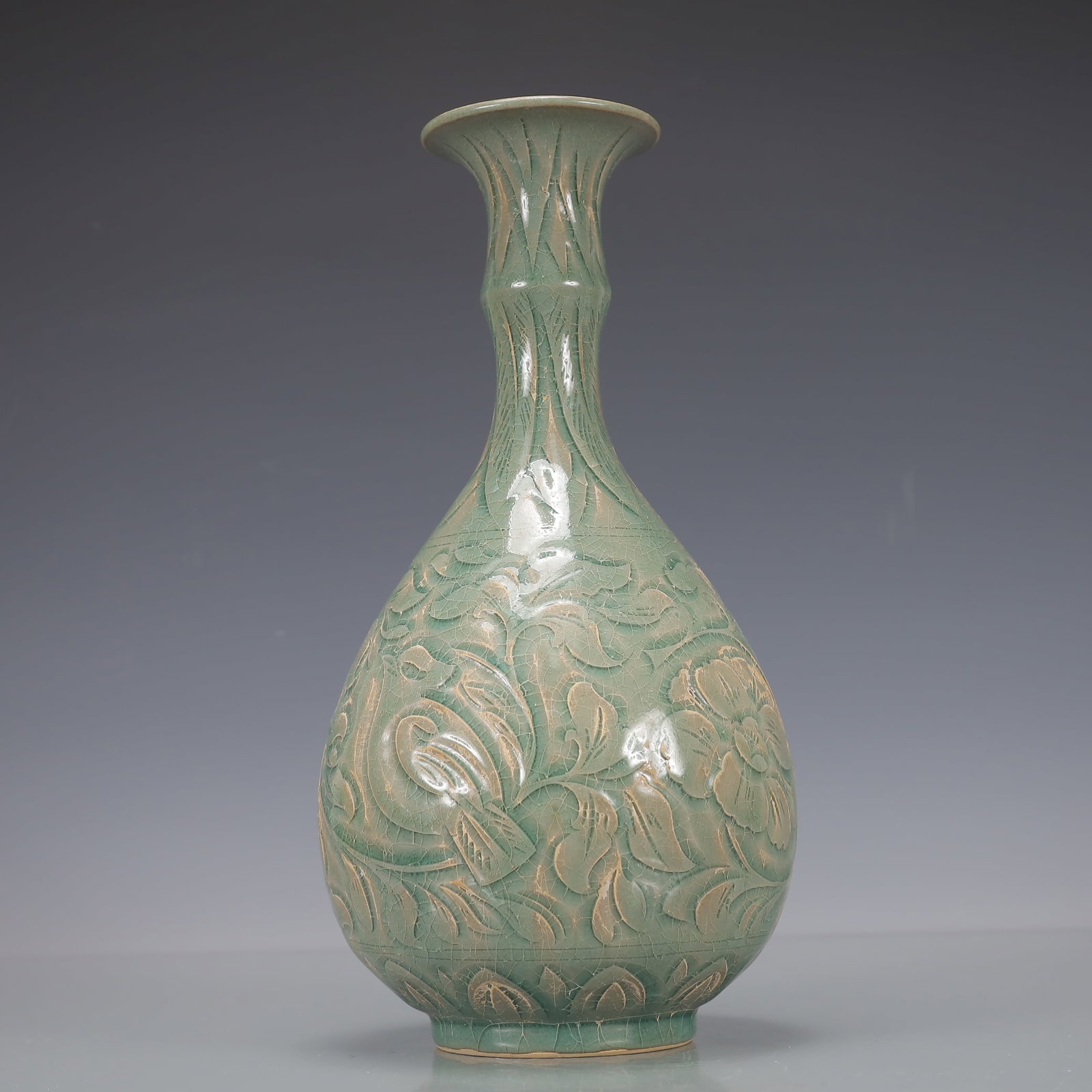 A Exquisite Yao zhou yao Flower Pattern Vase: A Exquisite Yao zhou yao Flower Pattern Vase Song Dynasty, China Size:14.5cmx14.5cmx28cm Weight:1350g (The Dimensions Of All Batches Are Manually Measured.If You Need More Detailed Information, Please