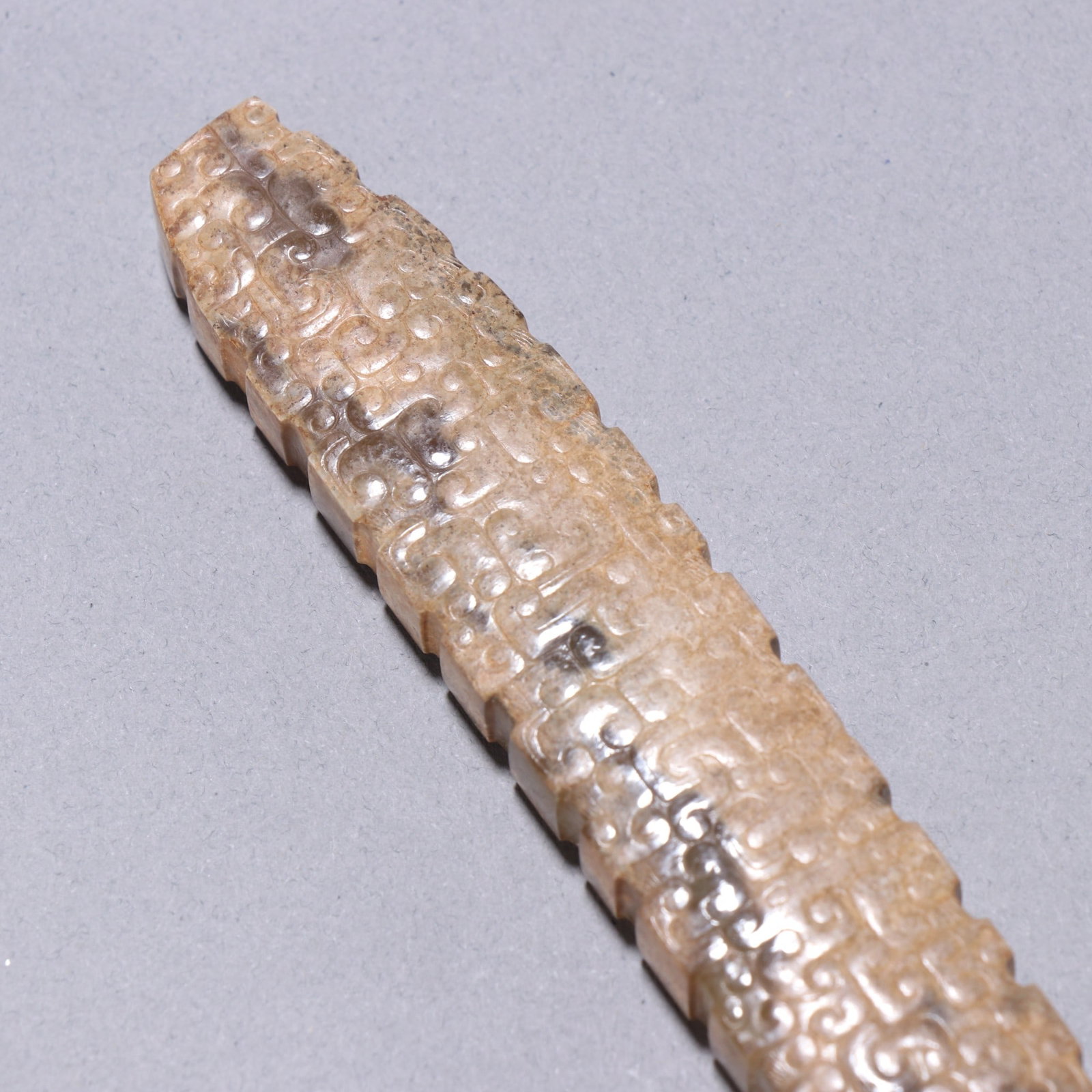 An Exquisite White Jade Ornament - 3