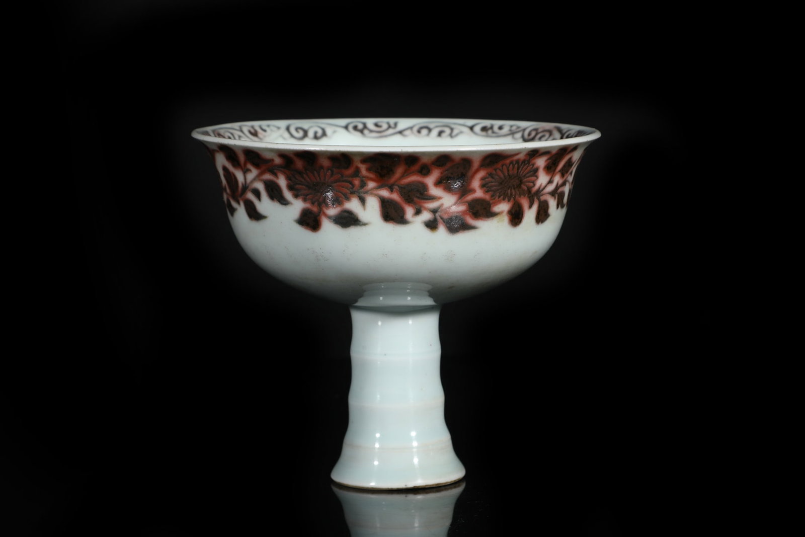 An Exquisite Underglaze-Red Flower Pattern Stem Bowl: An Exquisite Underglaze-Red Flower Pattern Stem Bowl Yuan Dynasty, China Size:11.1cmx13.3cm (The Dimensions Of All Batches Are Manually Measured.If You Need More Detailed Information, Please Contact O