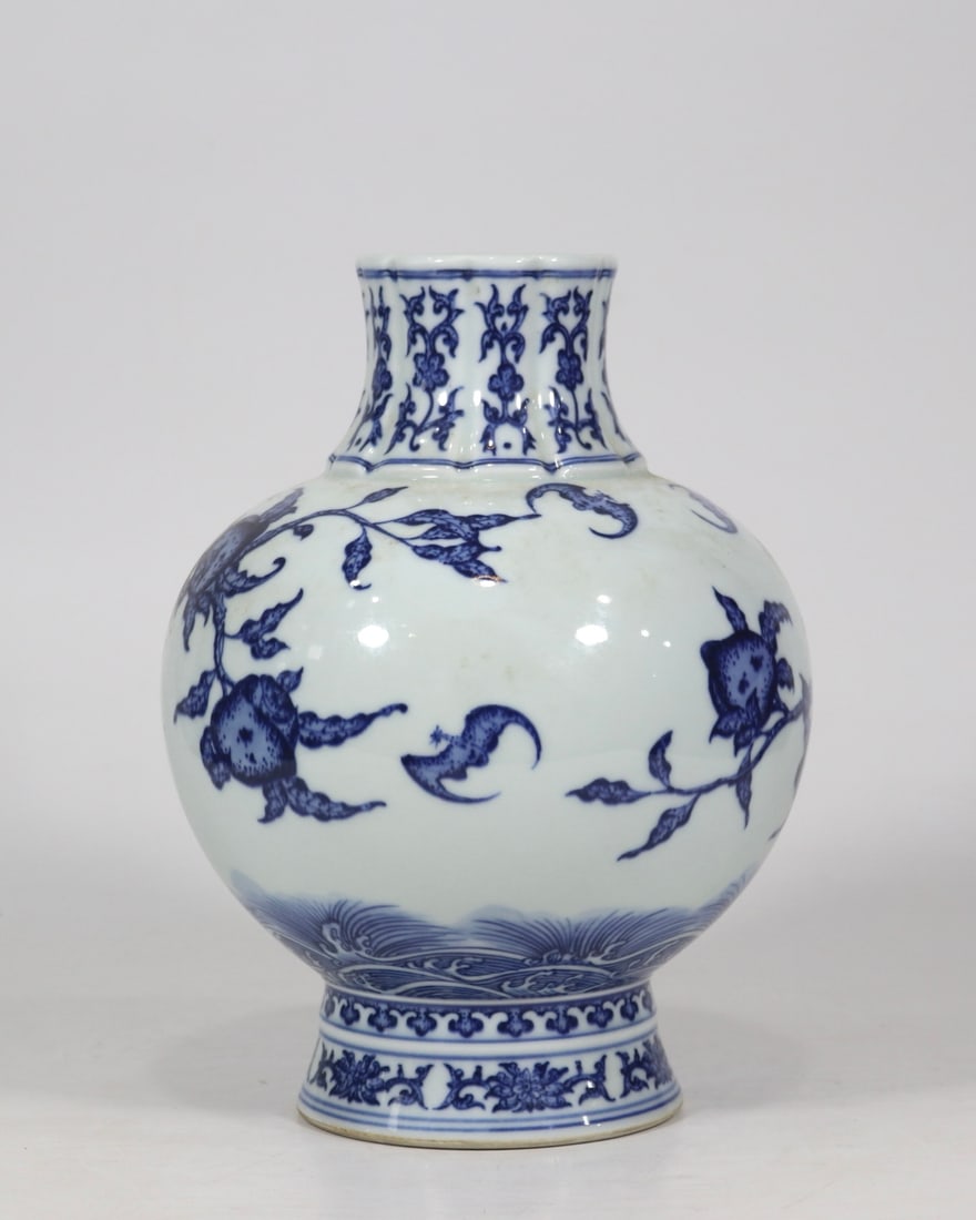 An Exquisite Blue and White Bats and Peach Pattern Vase - 3