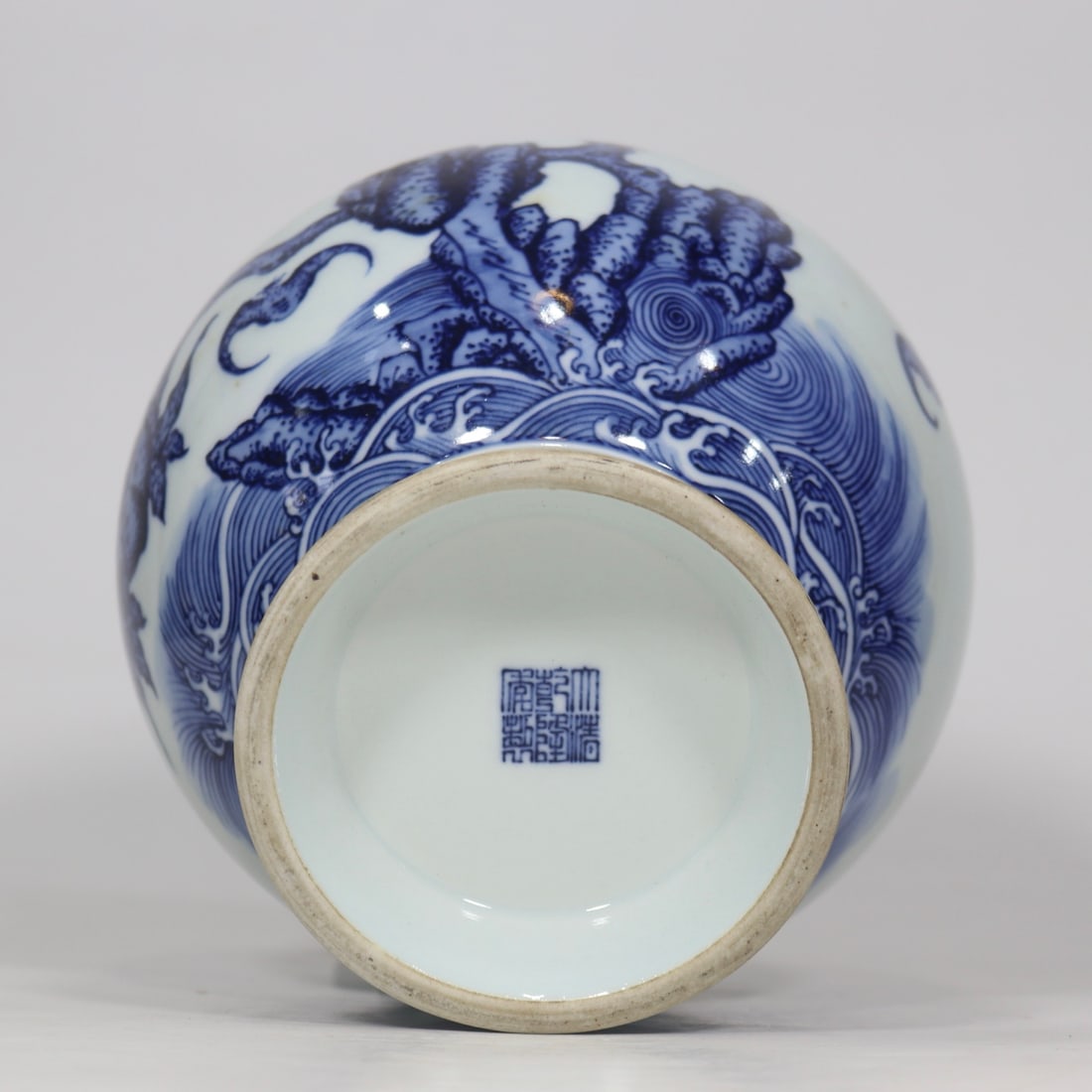 An Exquisite Blue and White Bats and Peach Pattern Vase - 9