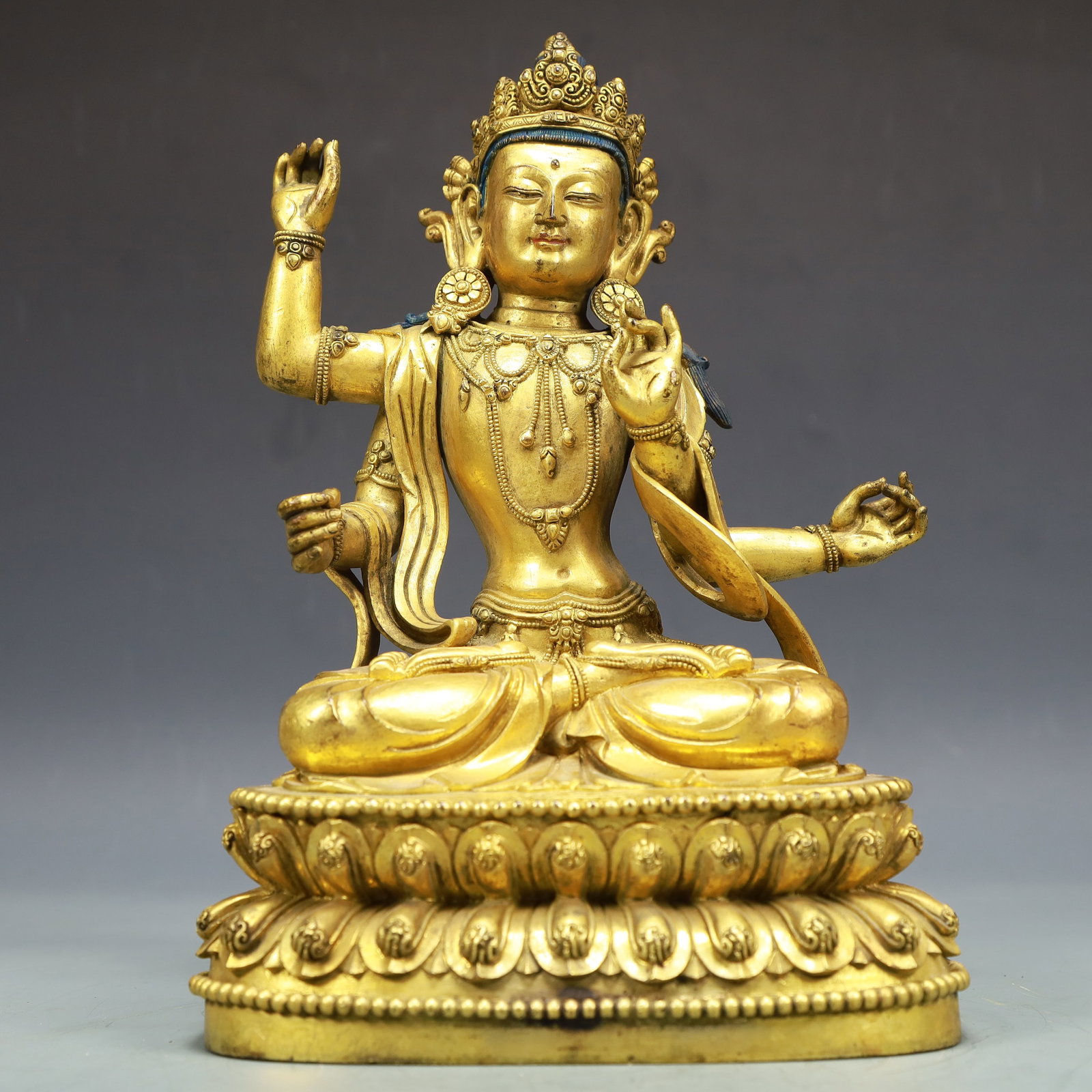 A Exquisite Gilt Bronze Statue of Manjusri: A Exquisite Gilt Bronze Statue of Manjusri Ming Dynasty, China Yongle Six-character Mark Size:17cmx21cmx25cm Weight:3050g (The Dimensions Of All Batches Are Manually Measured.If You Need More
