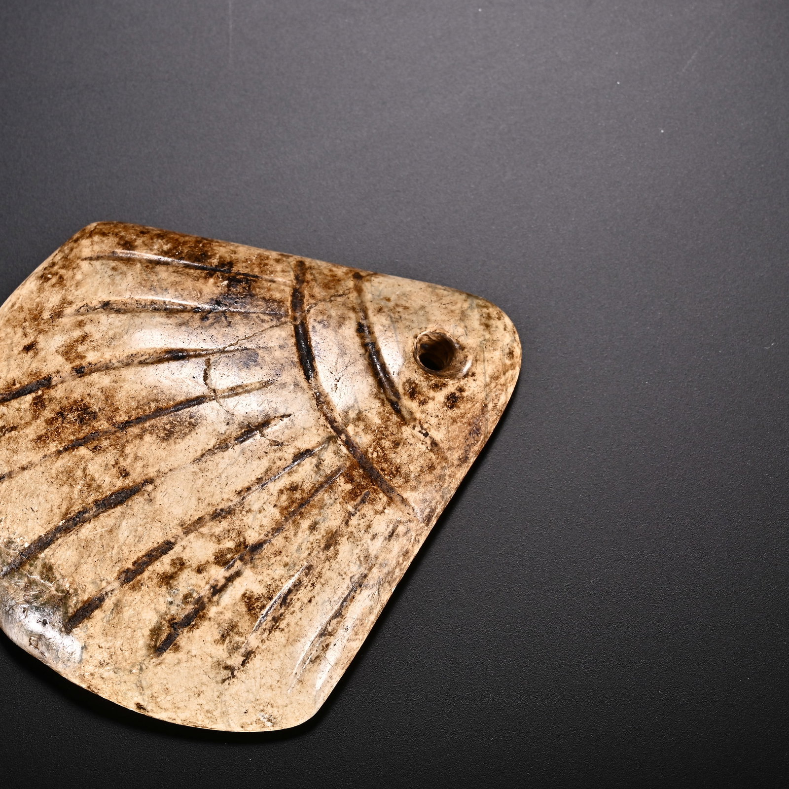 An Exquisite White Jade Pendant - 2