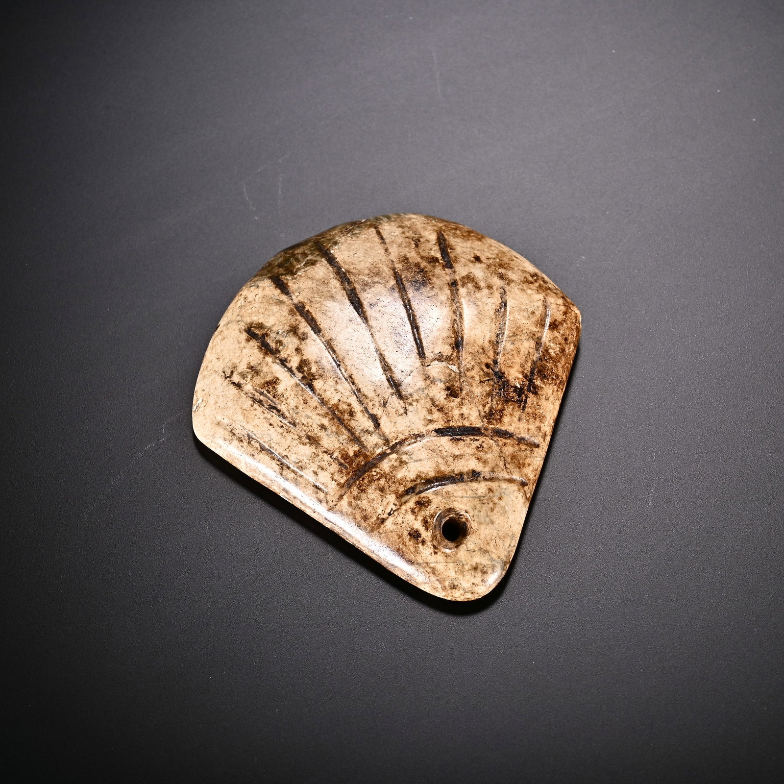 An Exquisite White Jade Pendant - 3