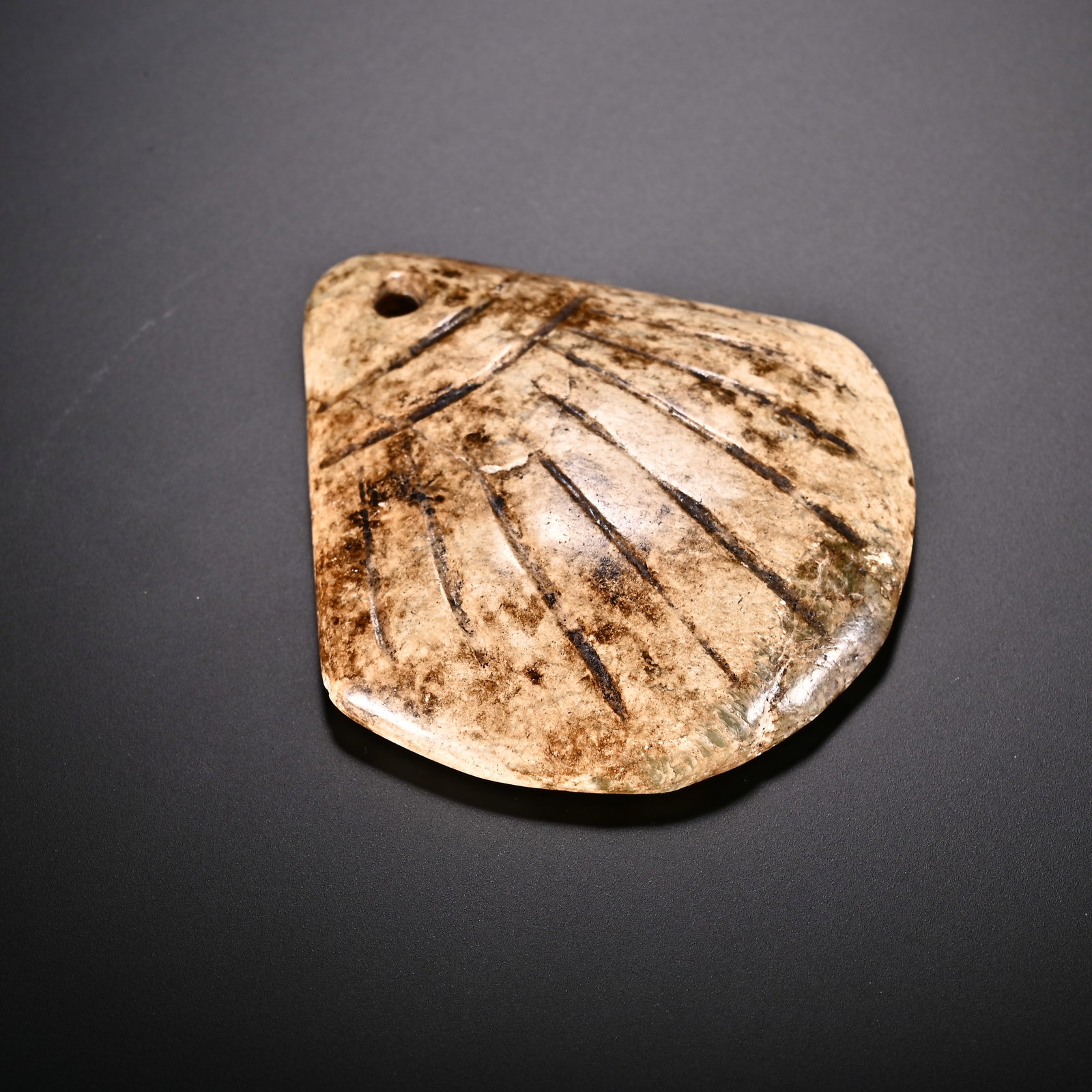An Exquisite White Jade Pendant - 5