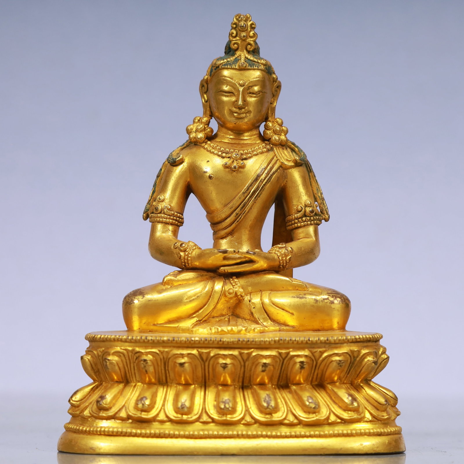 An Exquisite Gilt Bronze Statue of Avalokitesvara: An Exquisite Gilt Bronze Statue of Avalokitesvara Ming Dynasty, China Size:10.5cmx7cmx14cm Weight:950g (The Dimensions Of All Batches Are Manually Measured.If You Need More Detailed Information,