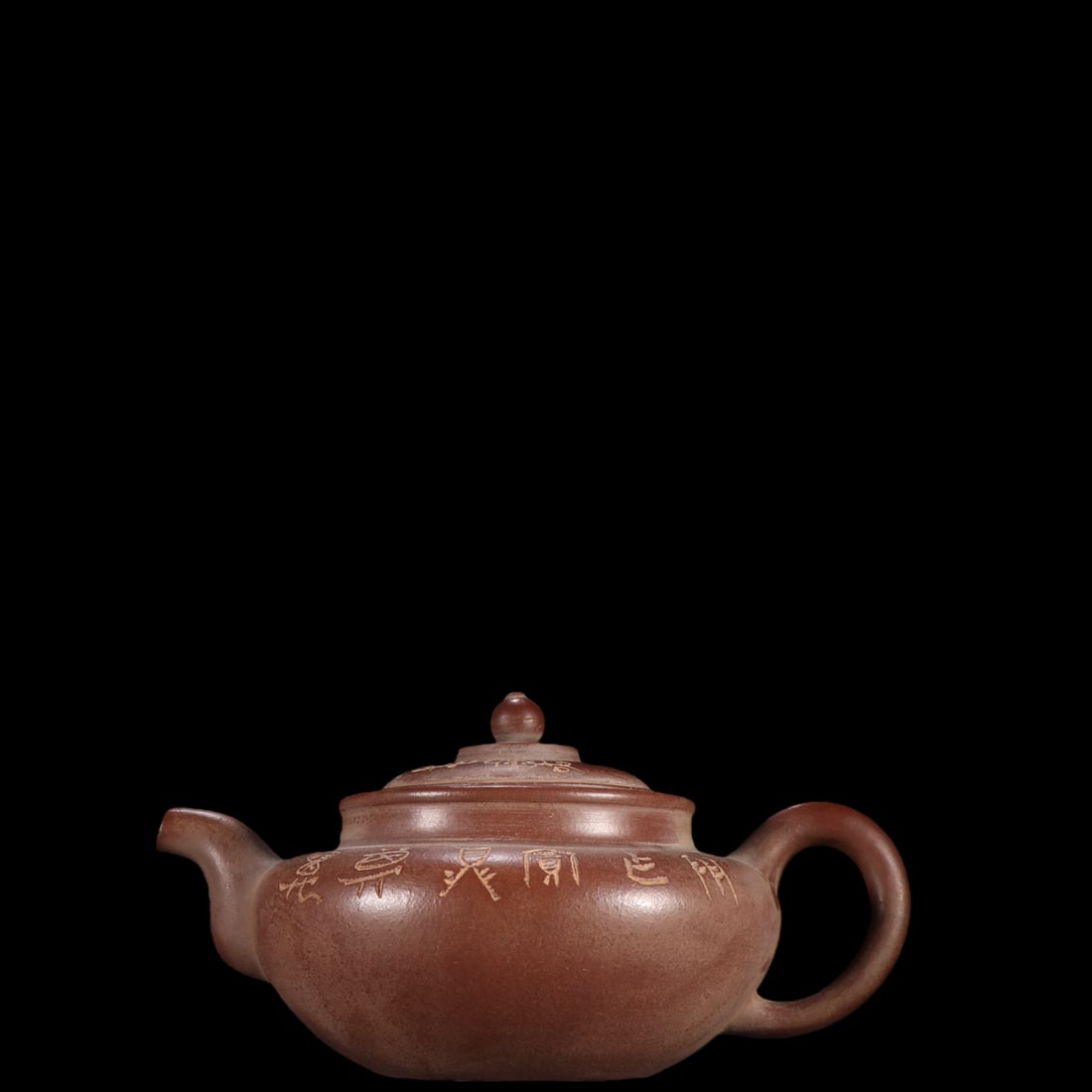 An Exquisite Purple Sands with poem Teapot: An Exquisite Purple Sands with poem Teapot He xin zhou Size:10cmx18.3cm (The Dimensions Of All Batches Are Manually Measured.If You Need More Detailed Information, Please Contact Our Customer Service