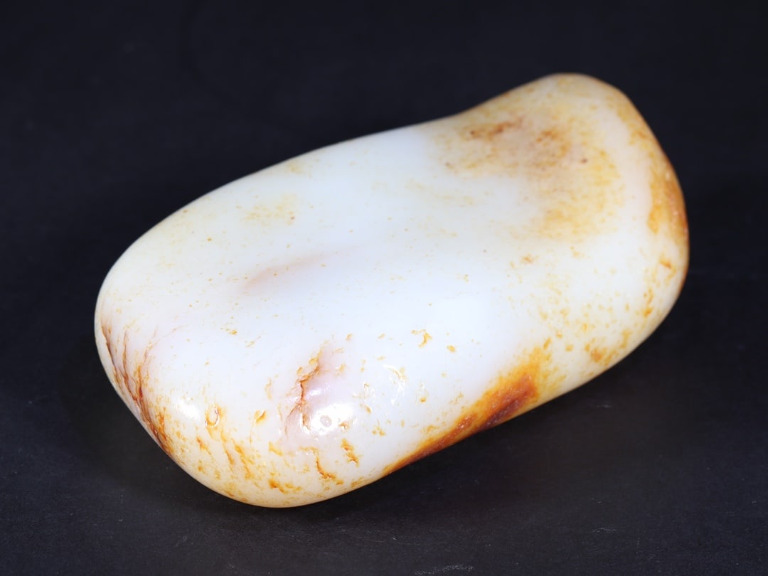 An Exquisite White Jade Ornament - 8