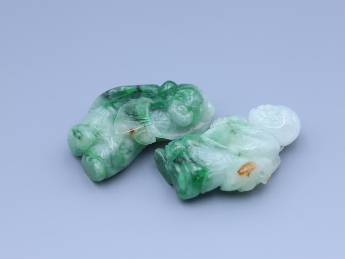 An Exquisite Jadeite Figure Hand Piece - 3