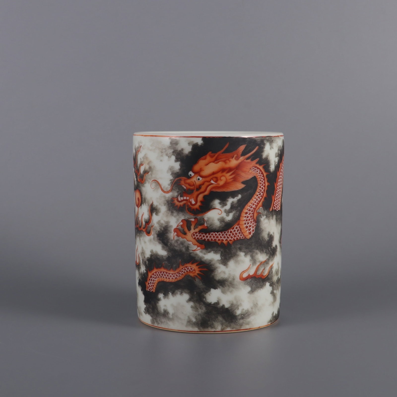 An Exquisite Ink Color Dragon Pattern Brush Pot: An Exquisite Ink Color Dragon Pattern Brush Pot Qing Dynasty, China Yongzheng Six-character Mark Size:12cmx9.5cm (The Dimensions Of All Batches Are Manually Measured.If You Need More Detailed
