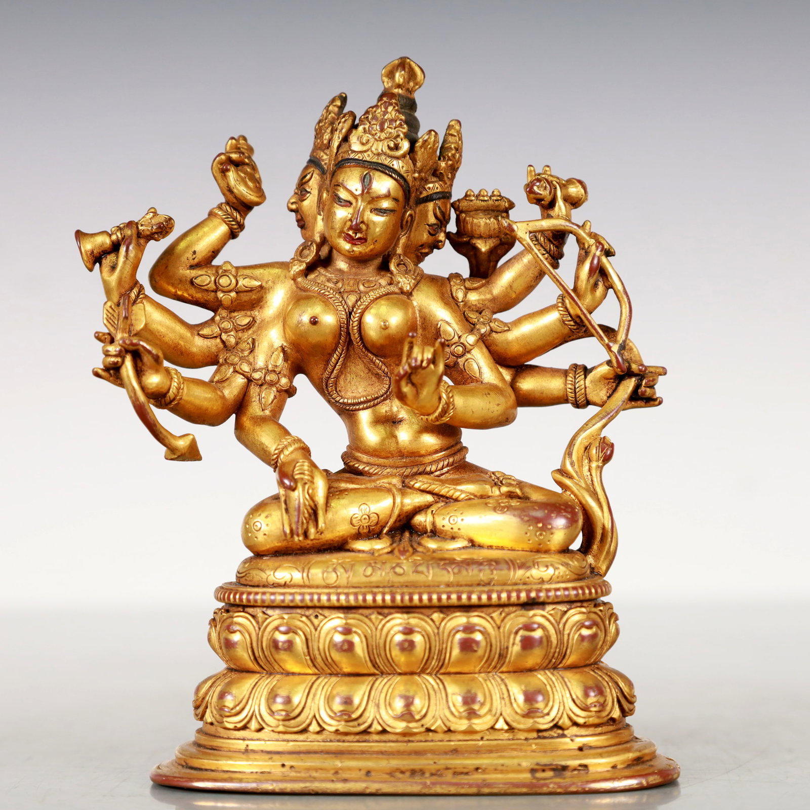 A Exquisite Gilt Bronze Statue of Gautama??s Mother: A Exquisite Gilt Bronze Statue of Gautama??s Mother Qing Dynasty, China Size:10cmx6.5cmx13cm Weight:600g (The Dimensions Of All Batches Are Manually Measured.If You Need More Detailed Information,