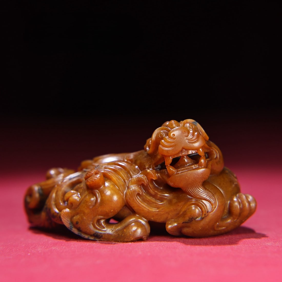 An Exquisite White Jade Auspicious Beast Hand Piece: An Exquisite White Jade Auspicious Beast Hand Piece Han Dynasty, China Size:8.3cmx4.1cmx3.9cm Weight:149g (The Dimensions Of All Batches Are Manually Measured.If You Need More Detailed Information,