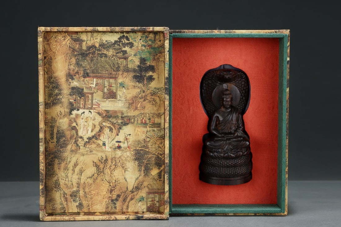 An Exquisite Eaglewood Statue of Avalokitesvara Ornament: An Exquisite Eaglewood Statue of Avalokitesvara Ornament Qing Dynasty, China Size:8.7cmx7.3cmx19cm (The Dimensions Of All Batches Are Manually Measured.If You Need More Detailed Information, Please